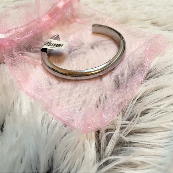 NEW Banana Republic XOXO Engraved Bracelet - Picture 2 of 3